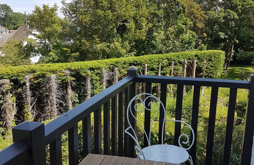 Cabourg Appartement | Grand 2 pièces , cadre verdoyant et calme à 2 pas de la plage et de la digue
