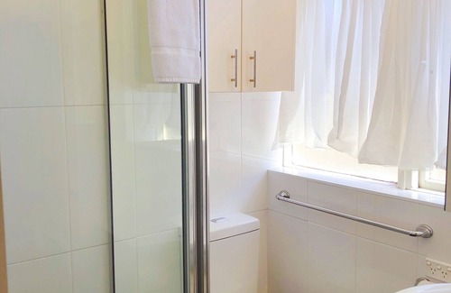 Capital Hill Appartement | Griffith Grand 1 chambre à coucher Parking gratuit