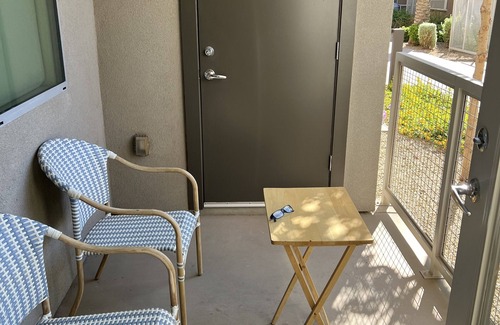 Desert View Village Appartement | Large 1 br over 800 sq ft. Ground level pool view workout and car space