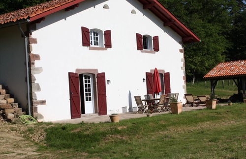 Saint-Jean-Pied-de-Port Villa | Grande Maison Basque du 18ème siècle restaurée 16 à 20 personnes