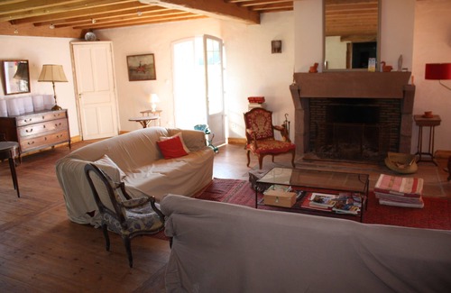 Saint-Jean-Pied-de-Port Villa | Grande Maison Basque du 18ème siècle restaurée 16 à 20 personnes