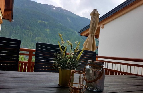 Flattach Maison | Grand appartement de 125m² avec balcon et cheminée pour 6 à 12 personnes à Flattach!
