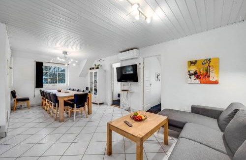 Lodbjerg Hede Maison | Large 14-Person Pool House - 1004
