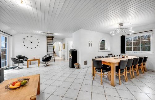 Lodbjerg Hede Maison | Large 14-Person Pool House - 1004