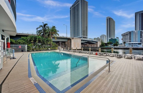 Hallandale Beach Appartement | Large 2-Bedroom Condo Near Ocean w Amenities 1709
