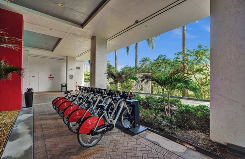 Hallandale Beach Appartement | Large 2-Bedroom Condo Near Ocean w Amenities 1709