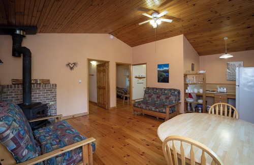 Annapolis Subdivision D Chalet De Ski | large 2 bedroom chalet in the heart of the wilderness, just 5 km from Kejimkujik National Park