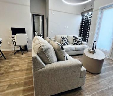 Grand View Estates Maison | Large 2 bedroom with Pool and Hot Tub