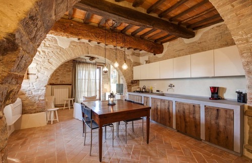 Marsciano Appartement | Grand appartement de 3 pièces avec piscine commune, Wi-Fi et climatisation