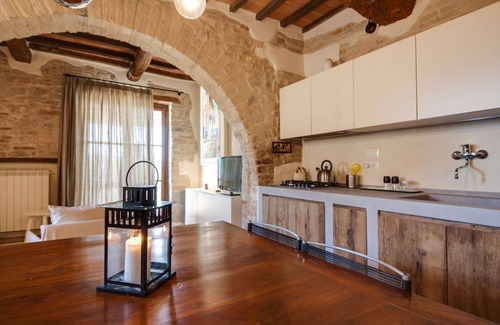 Marsciano Appartement | Grand appartement de 3 pièces avec piscine commune, Wi-Fi et climatisation