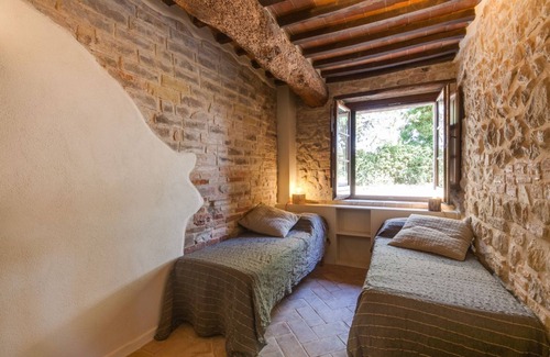 Marsciano Appartement | Grand appartement de 3 pièces avec piscine commune, Wi-Fi et climatisation