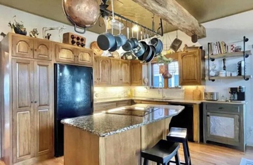 Rochester Maison | Large 2 Story Lake Home
