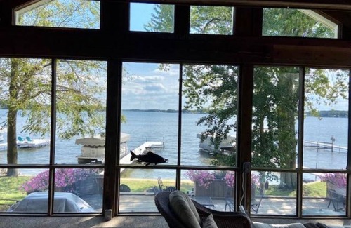 Rochester Maison | Large 2 Story Lake Home