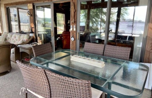 Rochester Maison | Large 2 Story Lake Home