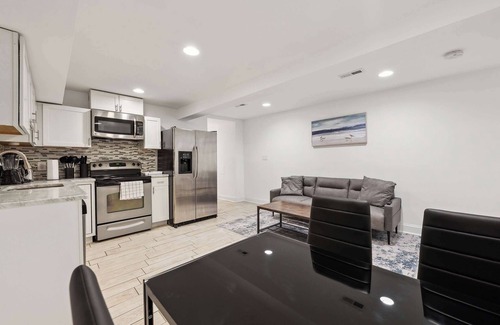 Le Droit Park Appartement | Large, 2BR/1BA with AC/TV/Internet/Laundry