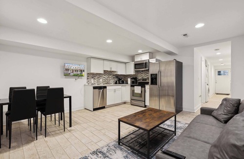 Le Droit Park Appartement | Large, 2BR/1BA with AC/TV/Internet/Laundry