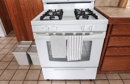 West Orange Appartement | Large 2BR Apt w/Balcony | Quick NYC Train