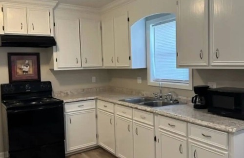 Sulphur Maison | LARGE 3/1 home close to refinery/casino/food