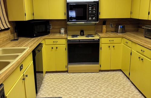 Benton Maison | Large 3 bedroom / 4 Beds / 2 Bath home very clean and spacious