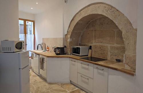 Sommieres Appartement | Grand 3 pièces en coeur de village à Sommières, dans immeuble du 16e siècle