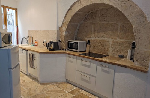 Sommieres Appartement | Grand 3 pièces en coeur de village à Sommières, dans immeuble du 16e siècle