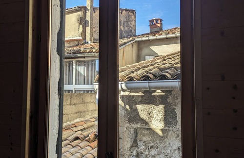 Sommieres Appartement | Grand 3 pièces en coeur de village à Sommières, dans immeuble du 16e siècle
