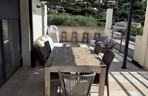 Cavalaire-sur-Mer Maison | "Large 3-room apartment with sea view