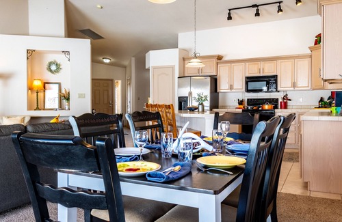 Grand Junction Maison | Large 3BR 2Bath near everything - king bed - jacuzzi tub