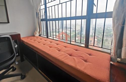 Setiabudi Appartement | Large 3BR Rasuna Apt with Pool & Wi-Fi by 2ndHome
