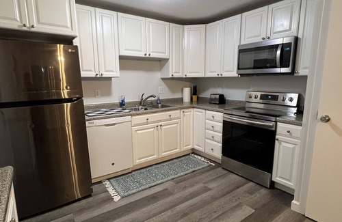Cedar Rapids - Iowa City Maison | Large 4 Bedroom 2 Bath Split Level Home NE CR Large Fenced Yard