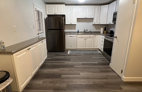Cedar Rapids - Iowa City Maison | Large 4 Bedroom 2 Bath Split Level Home NE CR Large Fenced Yard