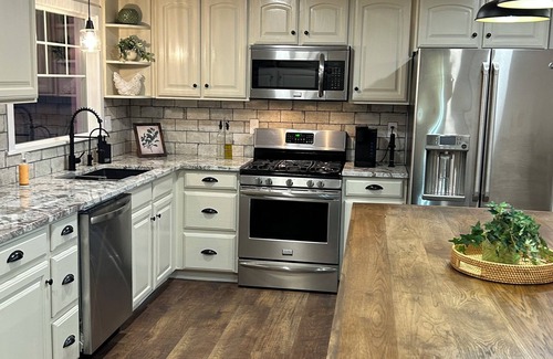Rigby Maison | Large 4-bedroom 3-bath single level home with spacious greatroom and dining area
