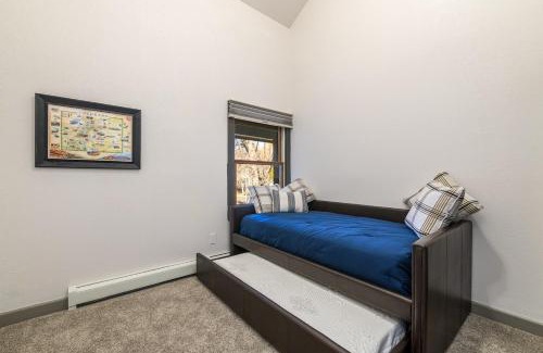 Grand Junction Maison | Large 4 Bedroom Home with Hot Tub and Fenced Yard