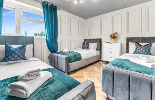 Birmingham Maison | Large 4 Bedroom House - Sleeps 10 - Birmingham City Centre - Perfect for Work, Families, Groups, Business Travellers & Contractors - FREE PARKING - By 02 Academy, Bullring, Newstreet, Selfridges - SMART TVs in all rooms