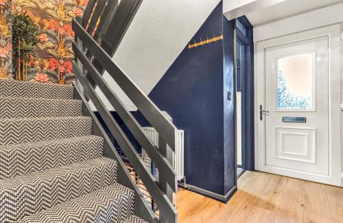 Birmingham Maison | Large 4 Bedroom House - Sleeps 10 - Birmingham City Centre - Perfect for Work, Families, Groups, Business Travellers & Contractors - FREE PARKING - By 02 Academy, Bullring, Newstreet, Selfridges - SMART TVs in all rooms