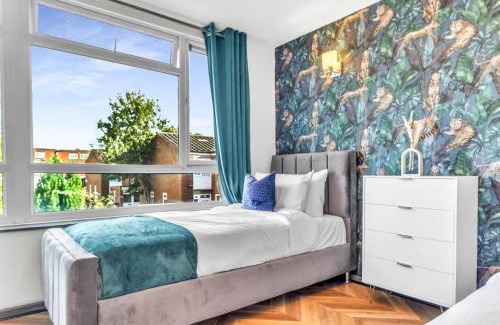 Birmingham Maison | Large 4 Bedroom House - Sleeps 10 - Birmingham City Centre - Perfect for Work, Families, Groups, Business Travellers & Contractors - FREE PARKING - By 02 Academy, Bullring, Newstreet, Selfridges - SMART TVs in all rooms