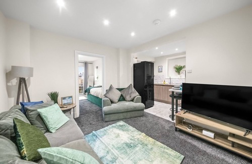Oxford Maison | Large 5 Bedroom House, Free Parking, Great Transport Links, Sleeps 11