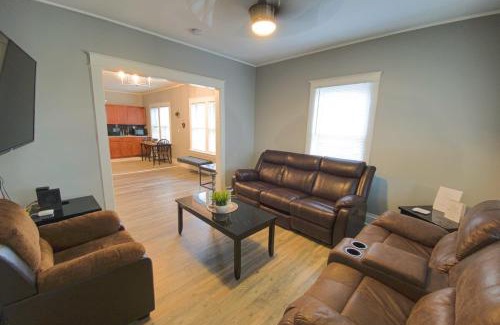 Niagara Falls Maison | Large 6BR, 2 bath in Niagara Falls