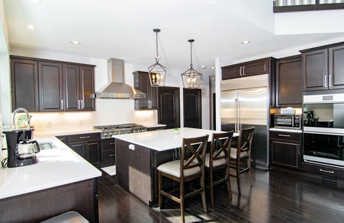 Mauston Maison | Large 8 bedroom multi-family retreat on Castle Rock Lake near WI Dells