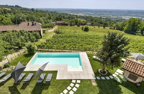 Cherasco Maison | Large accommodation 4 in an ancient country house with swimming pool + balcony