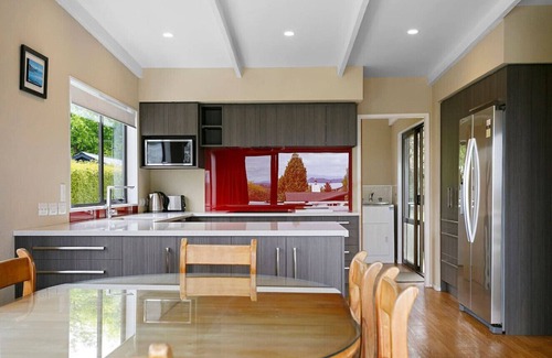 Richmond Heights Maison | Spacious Family Retreat in Taupo