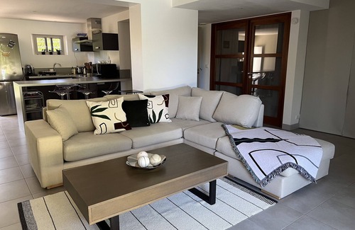 Lagnes Maison | GRAND LOFT PLEIN-PIED, JARDIN, PISCINE PRIVATIVE, AU CALME DANS LE LUBERON