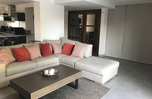 Lagnes Maison | GRAND LOFT PLEIN-PIED, JARDIN, PISCINE PRIVATIVE, AU CALME DANS LE LUBERON
