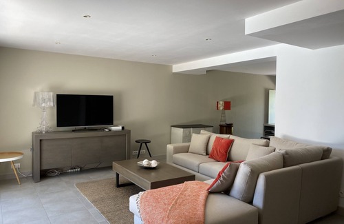 Lagnes Maison | GRAND LOFT PLEIN-PIED, JARDIN, PISCINE PRIVATIVE, AU CALME DANS LE LUBERON