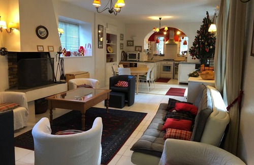 Bagneres-de-Luchon Villa | Grande maison de charme avec jardin en plein centre ville