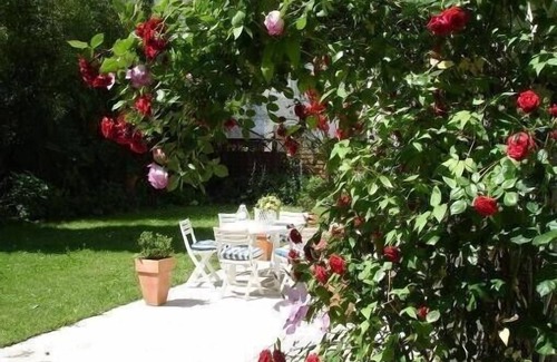 Bagneres-de-Luchon Villa | Grande maison de charme avec jardin en plein centre ville