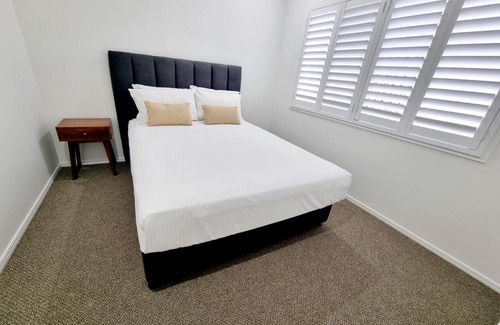 Urraween Maison | Large and Private Executive Home - Secure parking for boats