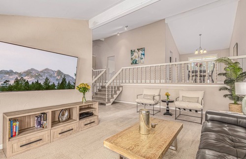 Southeast Maison | Large and unique home with lots of space to spread out!