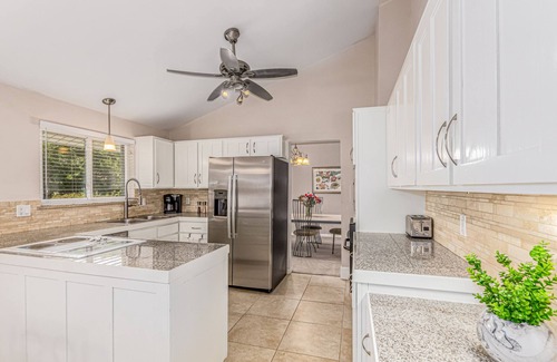 Southeast Maison | Large and unique home with lots of space to spread out!