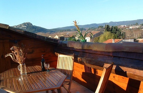 Saint-Chinian Appartement | Grand appartement (110 m2) de caractère, terrasse sur le toit avec vue imprenable